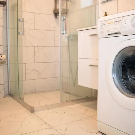 Cozy 1 Bedroom Apartment With Balcony Apartment *