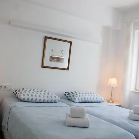Apartment Cozy 1 Bedroom Apartment With Balcony